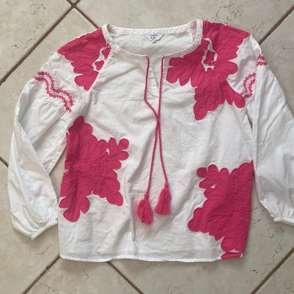 Crown and ivy blouse top. Small p/p white pink embroidery